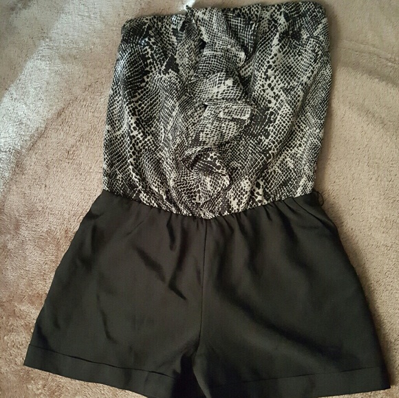 Express Leopard Romper - Picture 1 of 3
